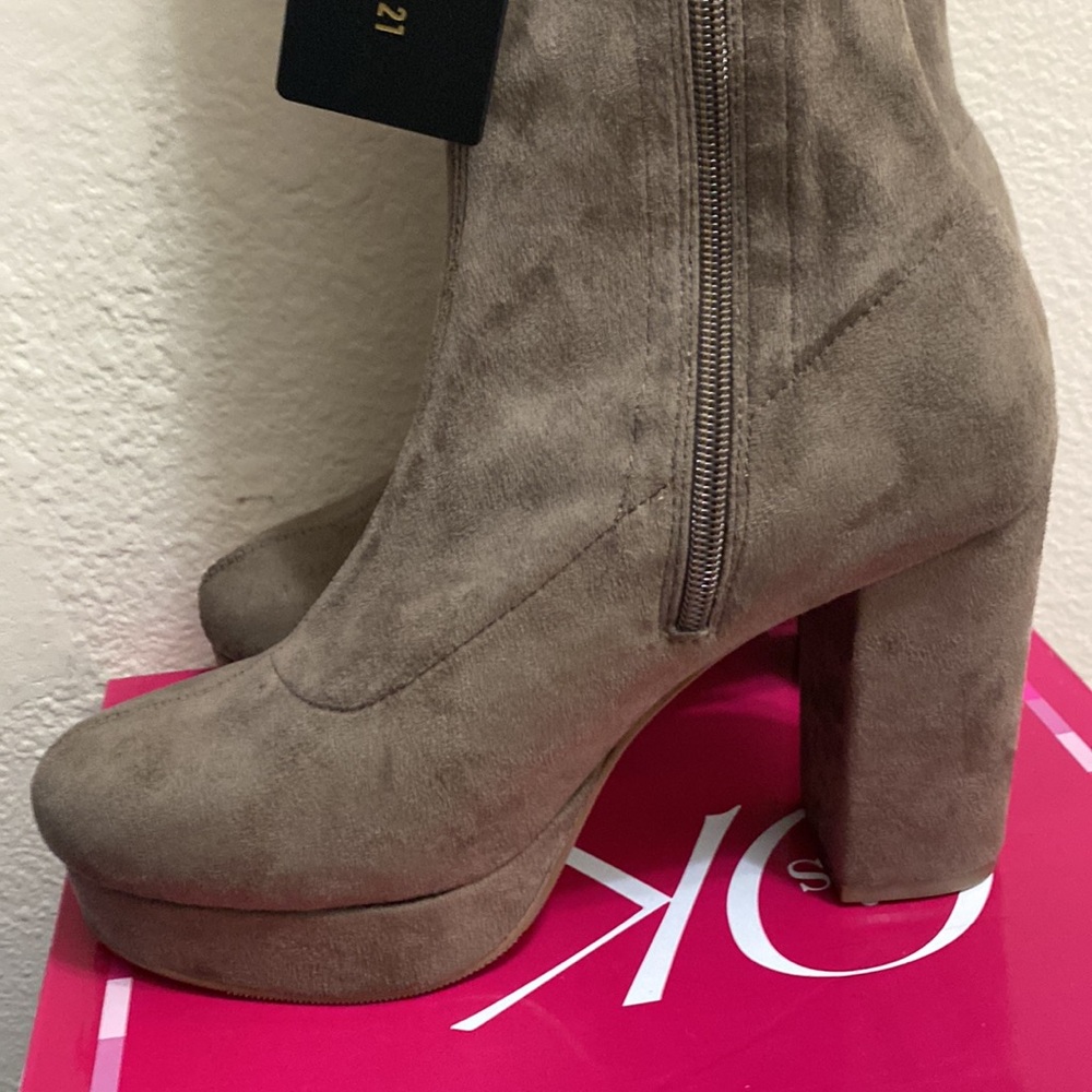 Forever 21 Knee High Boots - Picture 2 of 7